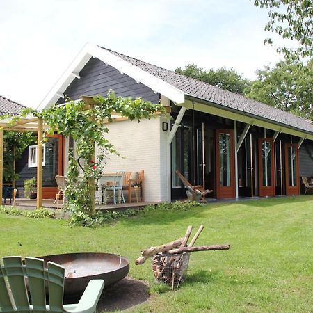 Familiehuis De Betuwe Met Prive Kunstgras Tennisbaan En Sauna Villa Erichem Esterno foto