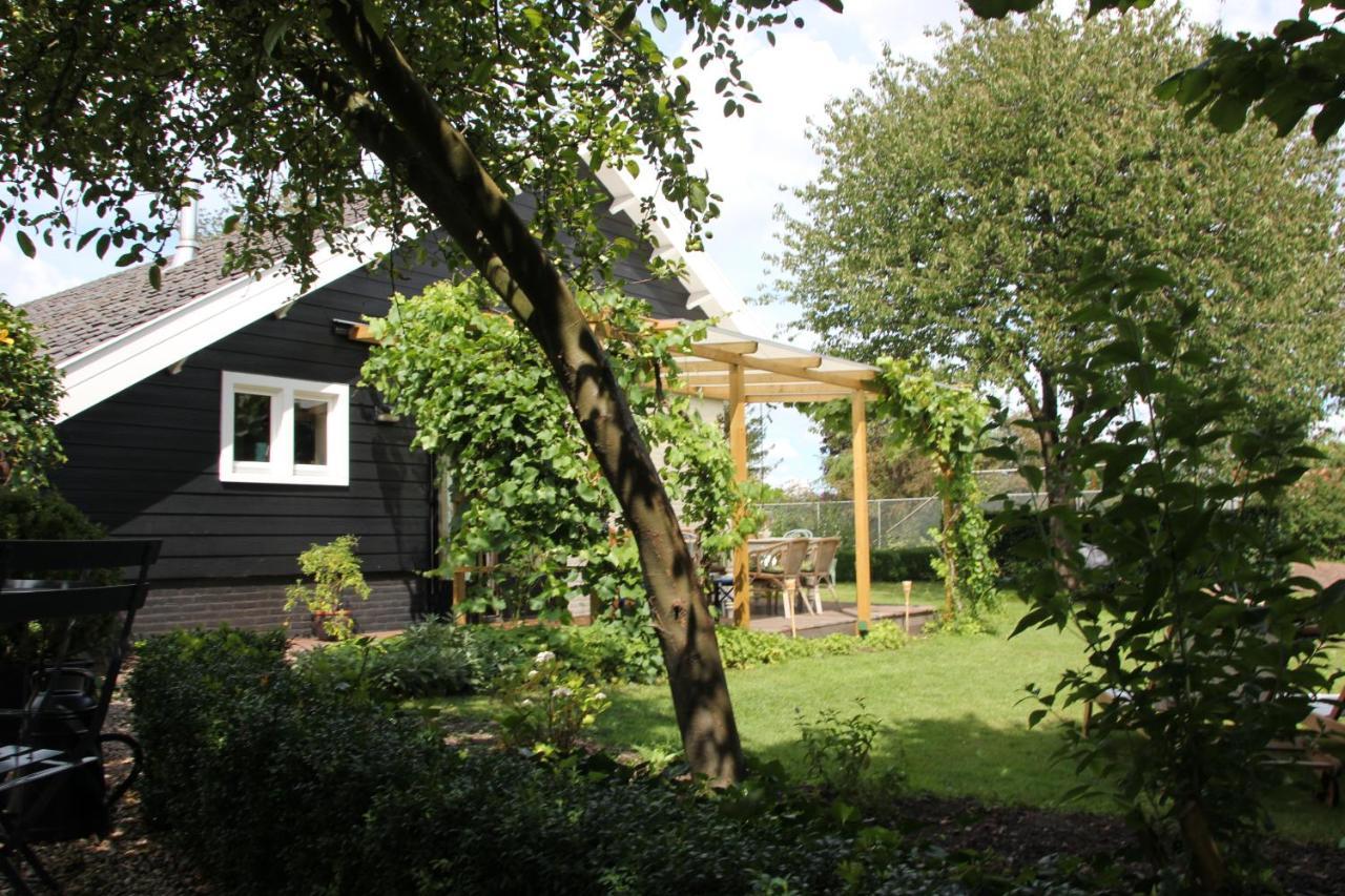 Familiehuis De Betuwe Met Prive Kunstgras Tennisbaan En Sauna Villa Erichem Esterno foto