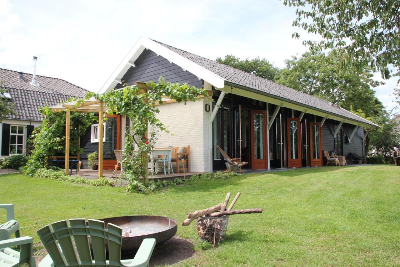 Familiehuis De Betuwe Met Prive Kunstgras Tennisbaan En Sauna Villa Erichem Esterno foto