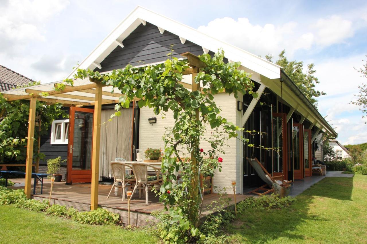 Familiehuis De Betuwe Met Prive Kunstgras Tennisbaan En Sauna Villa Erichem Esterno foto