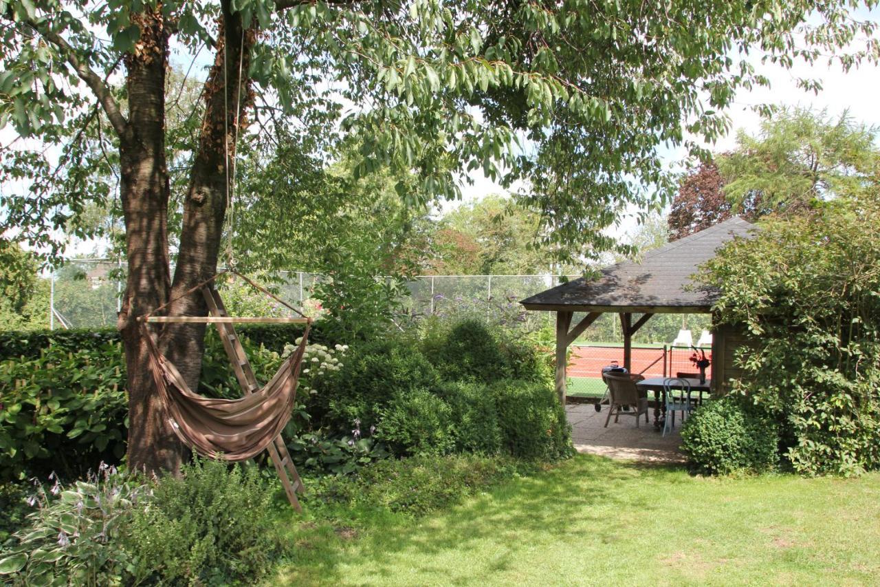 Familiehuis De Betuwe Met Prive Kunstgras Tennisbaan En Sauna Villa Erichem Esterno foto