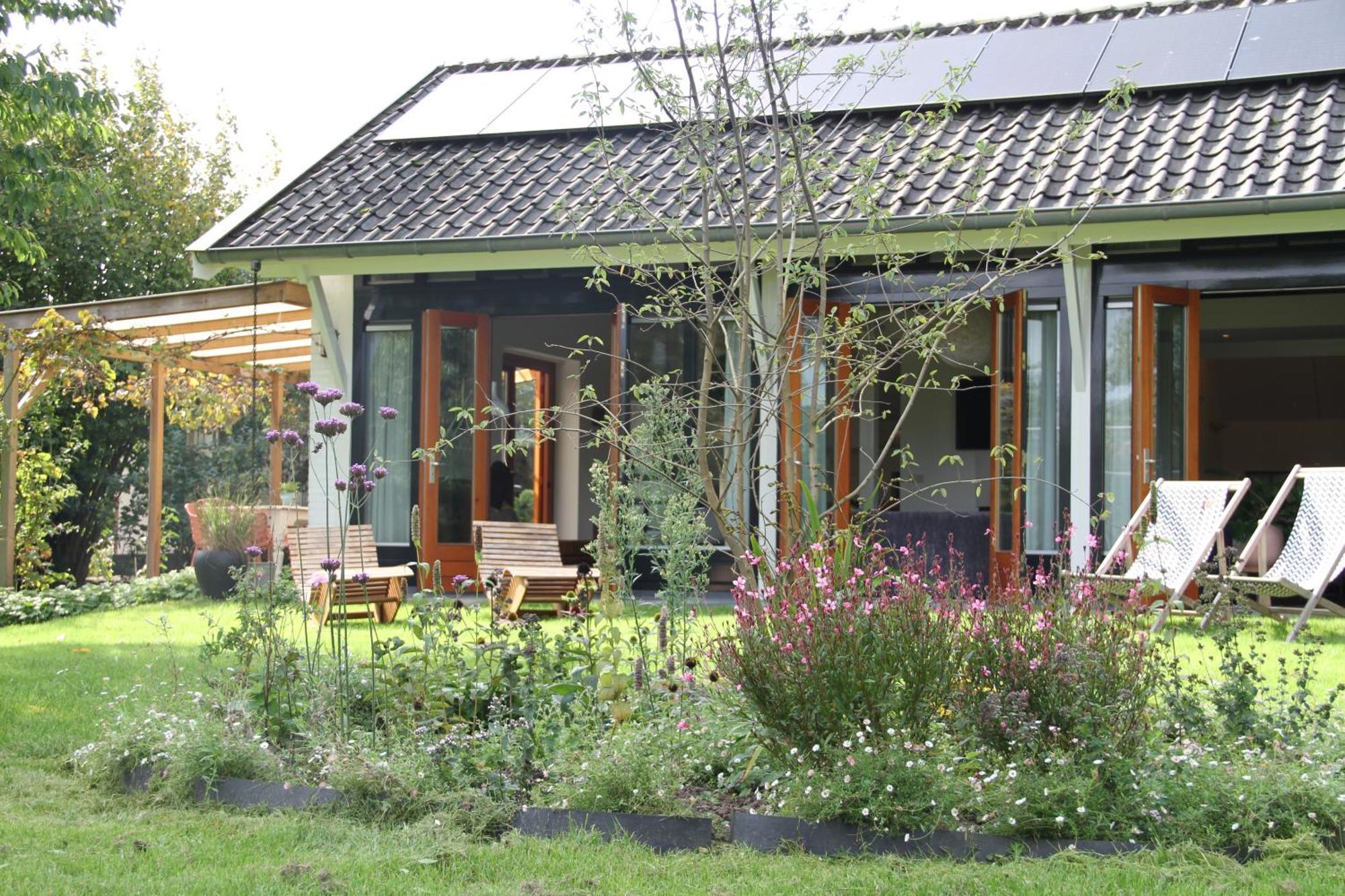 Familiehuis De Betuwe Met Prive Kunstgras Tennisbaan En Sauna Villa Erichem Esterno foto