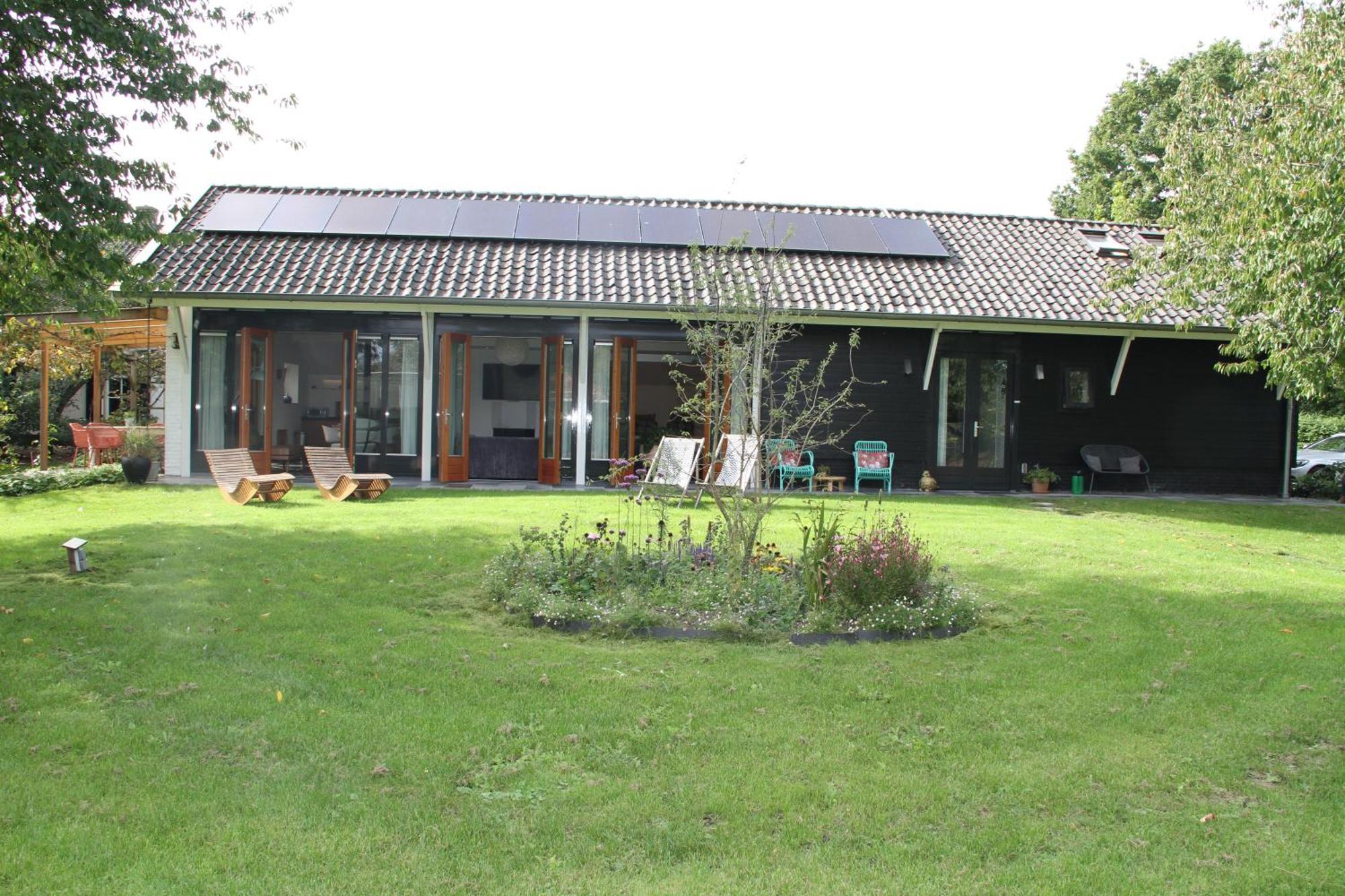 Familiehuis De Betuwe Met Prive Kunstgras Tennisbaan En Sauna Villa Erichem Esterno foto